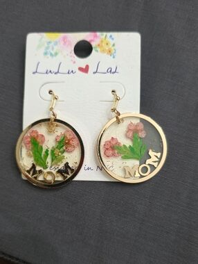 NWT Lulu Lala Gold 'MOM' Floral Resin Drop Earrings - Pink & Green